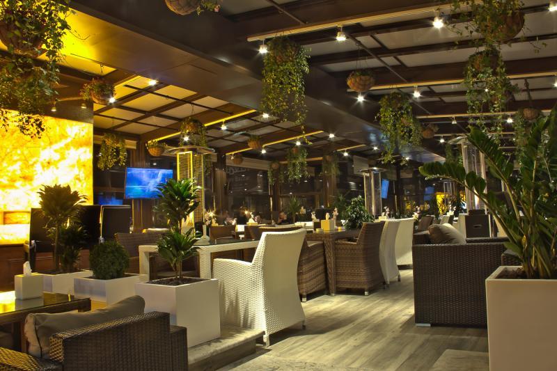 Thousand Nights Hotel Ammán Exteriér fotografie The interior of a restaurant in the city of Riyadh, Saudi Arabia