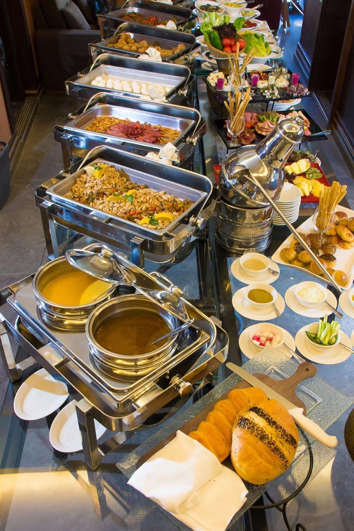 Thousand Nights Hotel Ammán Exteriér fotografie A chafing dish